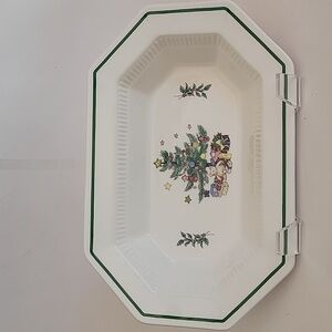CHRISTMASTIME OCTAGON VEGETABLE DISH